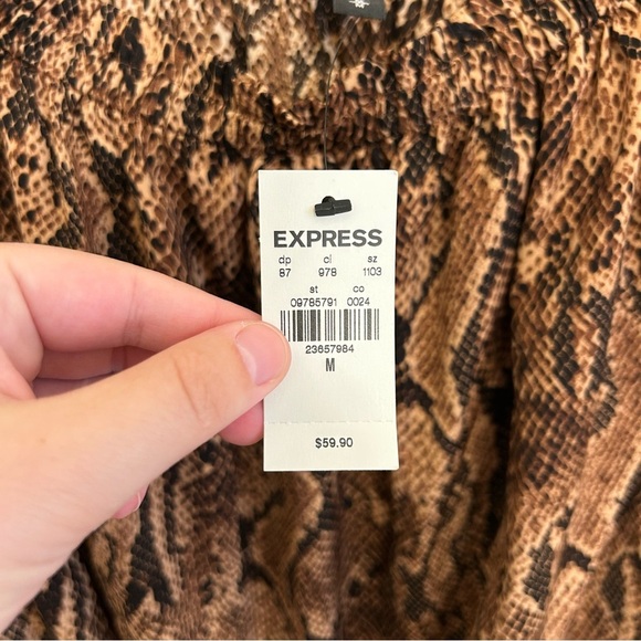 NWT Express Brown Snakeskin Off-Shoulder Blouse Women’s Size Medium - Picture 3 of 9